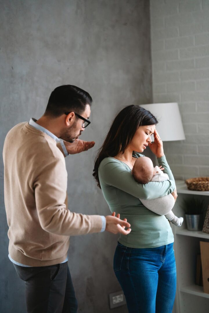 AdobeStock_1034416319_Preview krisenbegleitung junge-familie - Paar streitet